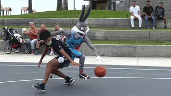 Bugs Bunny 1v1 Basketball at Venice Beach [Space Jam IRL]