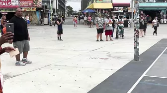 Bugs Bunny 1v1 Basketball at Venice Beach [Space Jam IRL]