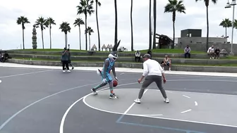 Bugs Bunny 1v1 Basketball at Venice Beach [Space Jam IRL]