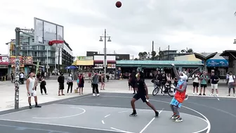 Bugs Bunny 1v1 Basketball at Venice Beach [Space Jam IRL]