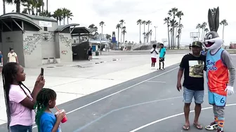 Bugs Bunny 1v1 Basketball at Venice Beach [Space Jam IRL]