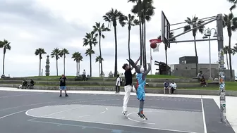 Bugs Bunny 1v1 Basketball at Venice Beach [Space Jam IRL]