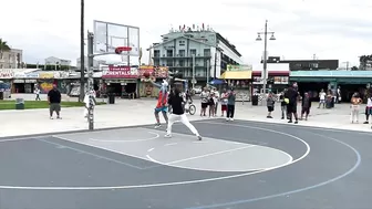 Bugs Bunny 1v1 Basketball at Venice Beach [Space Jam IRL]