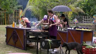 Equipo morado emplata y recibe criticas de comensales. MasterChef Celebrity, 2021.