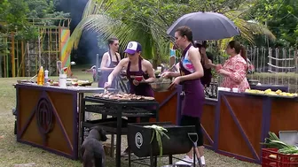 Equipo morado emplata y recibe criticas de comensales. MasterChef Celebrity, 2021.