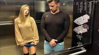 Surprised ATHLETE in elevator???? I wanted it in elevator???? @Fitness samka prank FITNESS SAMKA