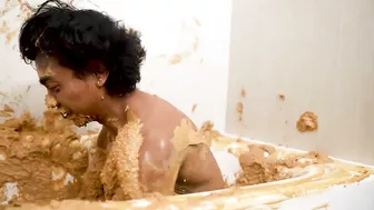 PEANUT BUTTER BATH CHALLENGE!