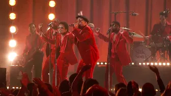 Bruno Mars & Anderson .Paak as Silk Sonic - Smokin Out The Window (LIVE American Music Awards 2021)