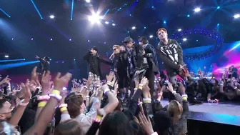 Coldplay X BTS - My Universe (Live at the AMAs)