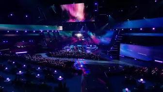 Coldplay X BTS - My Universe (Live at the AMAs)