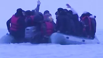 Migrants leave for England from a French beach