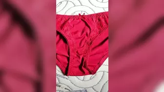 Gái xinh văn phòng mặc bikini 2 mảnh nhỏ xíu màu đỏ như không mặc vậy có đẹp không ạ?