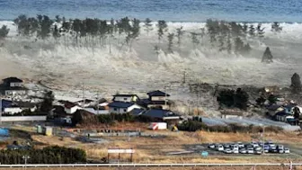 Mini tsunami hit Russia! Terrible high waves destroyed the Sochi beach.