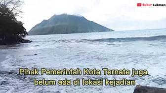 News, Gelombang Besar Hantam Wisata Sulamadaha Beach, Masyarakat Panik Pindahkan Gajebo