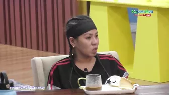 Kuya, binigyan ng isang oras ang celebrity housemates para magdesisyon na lumipat sa kabilang grupo