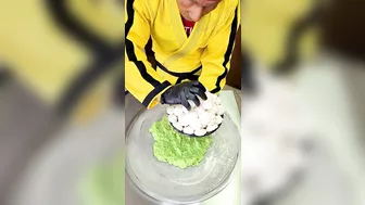 Ice cream challenge! Green food vs white food ice cream rolls