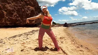 Mean Girls Twerk - Jingle Bell Rock by DHQ Kris Moskov from AussieTwerk