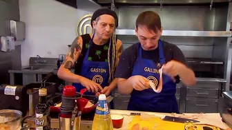 Preparación del sándwich complica a participantes. MasterChef Celebrity, 2021.