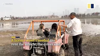 2 injured after out-of-control off-road vehicle crashes into beach bystanders in China