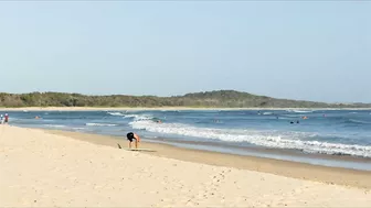 Noosa Main Beach and the Bar. Tuesday morning, December 14, 2021.