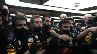 Final Lap Feels | In The Garage For The Final Lap Of The Abu Dhabi GP