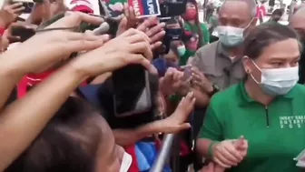 Parang Celebrity! Inabangan para bigyan ng Regalo si Mayor Inday Sara Duterte