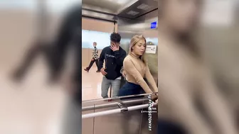 Showed the figure to the bodybuilder in elevator????shock videos @Fitness samka FITNESSTONYA/prank lol