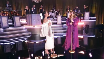 Kelly Clarkson & Ariana Grande - Santa, Can't You Hear Me (from When Christmas Comes Around on NBC)