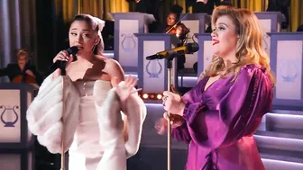 Kelly Clarkson & Ariana Grande - Santa, Can't You Hear Me (from When Christmas Comes Around on NBC)