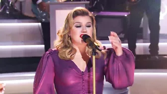 Kelly Clarkson & Ariana Grande - Santa, Can't You Hear Me (from When Christmas Comes Around on NBC)