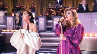 Kelly Clarkson & Ariana Grande - Santa, Can't You Hear Me (from When Christmas Comes Around on NBC)