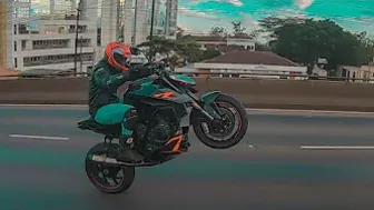 KTM 1290 SUPERDUKE R WHEELIE COMPILATION - MI SIPANGWINGWI