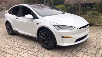 The Holiday Light Show in the New 2022 Model X Refresh