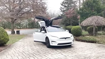 The Holiday Light Show in the New 2022 Model X Refresh