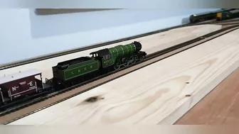 Bachmann / Locomotion Models V2 4771 Green Arrow running in