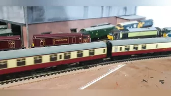 Bachmann / Locomotion Models V2 4771 Green Arrow running in