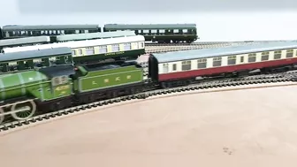 Bachmann / Locomotion Models V2 4771 Green Arrow running in