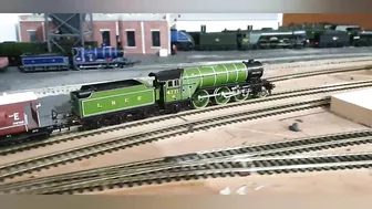 Bachmann / Locomotion Models V2 4771 Green Arrow running in