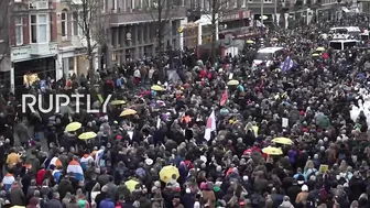 Netherlands: Scuffles erupt at banned Amsterdam demo against COVID restrix, lockdown extension