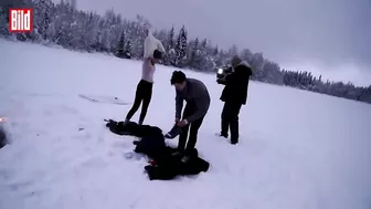 Eisbaden-Challenge in Schweden: Wer hält länger durch?