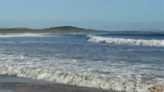 Noosa Main Beach and Bar. Monday morning, January 3, 2022.