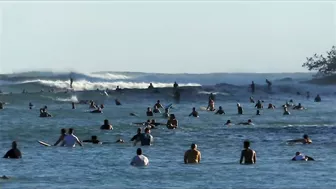 Noosa Main Beach and Bar. Monday morning, January 3, 2022.