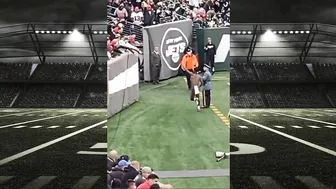 ANTONIO BROWN SIDELINE TEMPER TANTRUM - LAST GAME? TAKES OFF JERSEY THROWS INTO STAND & LEAVES FIELD