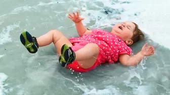 Super Funny Babies On The Beach || Kudo Hilarious