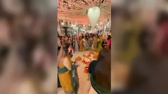 All celebrities at Sajal Ali Saboor Aly mehndi function complete video