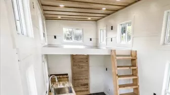 Gorgeous The 26′ Modern Florida Beach Tiny House on Wheels