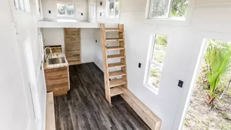 Gorgeous The 26′ Modern Florida Beach Tiny House on Wheels