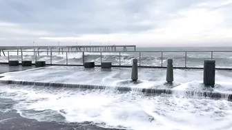 Tonga Tsunami floods Beach Blvd w/ Massive Waves in Pacifica California #Tsunami #CaliforniaTsunami