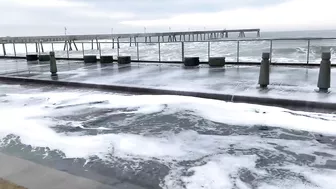 Tonga Tsunami floods Beach Blvd w/ Massive Waves in Pacifica California #Tsunami #CaliforniaTsunami