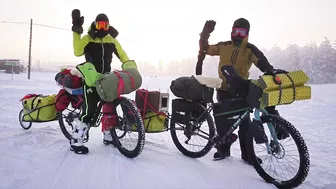 Tourists from Italy travel around Oymyakon on bicycles